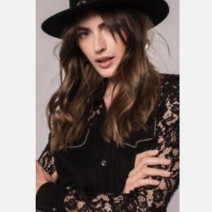 NWT Nissa Black Long Sleeve Button-down Shirt with Lace Detail Size 4